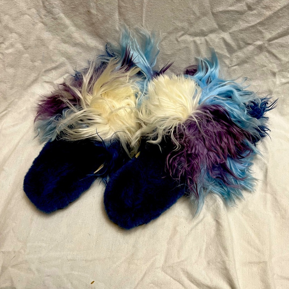 Ariana Bohling alpaca slippers
